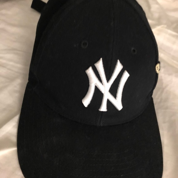 Gucci yankee hat in black . - Picture 2 of 6
